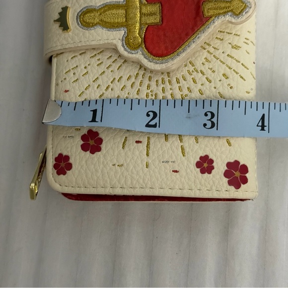 Loungefly Snow White Evil Queen White Heart Box With Dagger Wallet - Picture 10 of 14